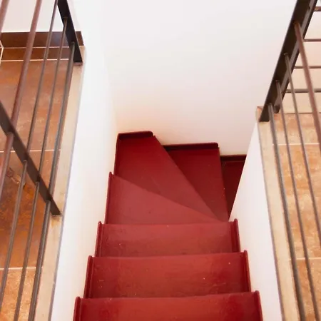 Regina's - Town House Close To
